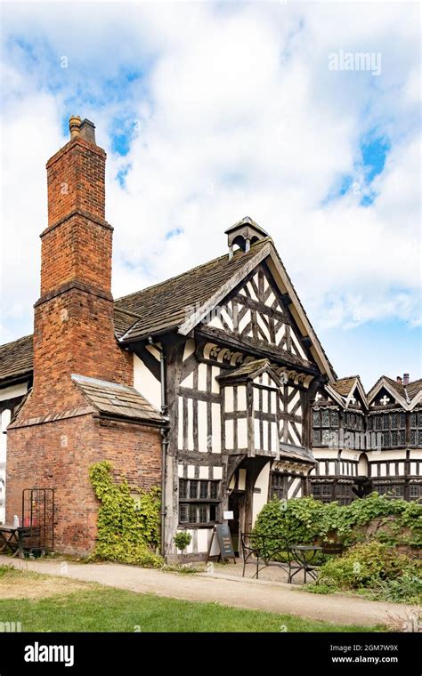 national trust tudor properties.